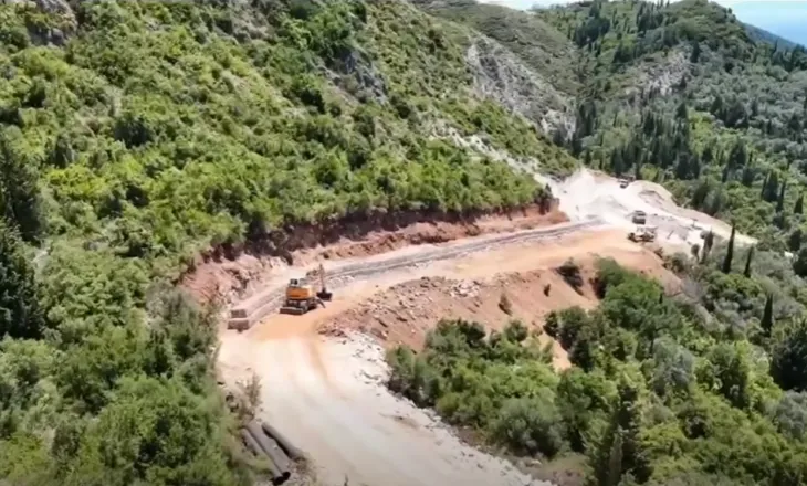 Koçiu: Vijojnë punimet për segmentin “Mangana” në Dhërmi, përmirëson aksesin dhe lehtëson trafikun