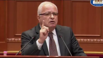 “Koka bën, koka pëson”, Spaho “shuplakë” PD-së: Nuk vihet në pushtet me broçkulla