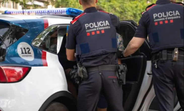 Kokainë rozë, armë dhe pajisje policie/ Autoritetet spanjolle arrestojnë të riun shqiptar