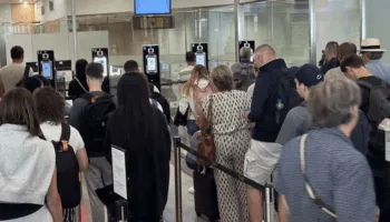 Kontrollet biometrike, kaos në aeroportet e BE-së, kërkohet pezullimi i sistemit të ri
