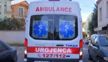 Korçë/ I moshuari hidhet nga kati i tretë i banesës, humb jetën