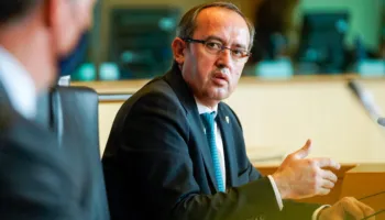 Kosova po mbetet e izoluar, Serbia po forcon partneritetin strategjik me SHBA-në
