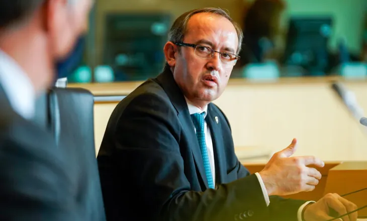 Kosova po mbetet e izoluar, Serbia po forcon partneritetin strategjik me SHBA-në