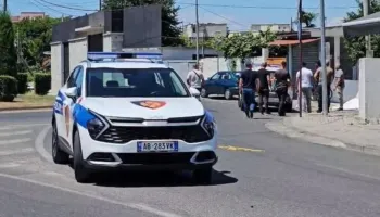 Krim në familje në Shkodër, 62-vjeçari ekzekuton gruan me armë gjahu në derën e shtëpisë, vihet në pranga nga policia