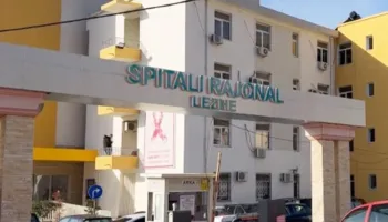 Krismë brenda spitalit të Lezhës/ 54-vjeçari nxjerr armën nga çanta