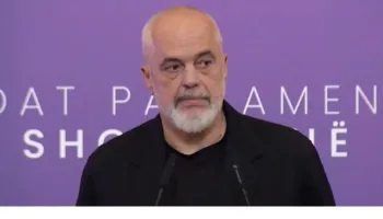 Kryeministri e pranon: Administrata paradite në punë, pasdite këndonin në protestë ‘Rama jepe dorëheqjen’