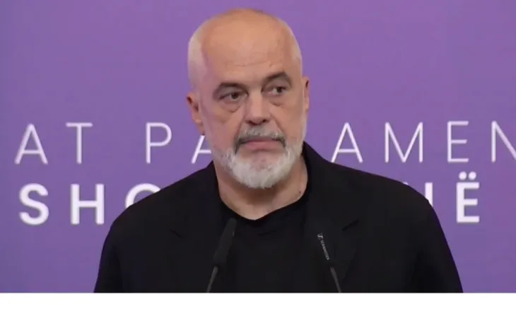 Kryeministri e pranon: Administrata paradite në punë, pasdite këndonin në protestë ‘Rama jepe dorëheqjen’