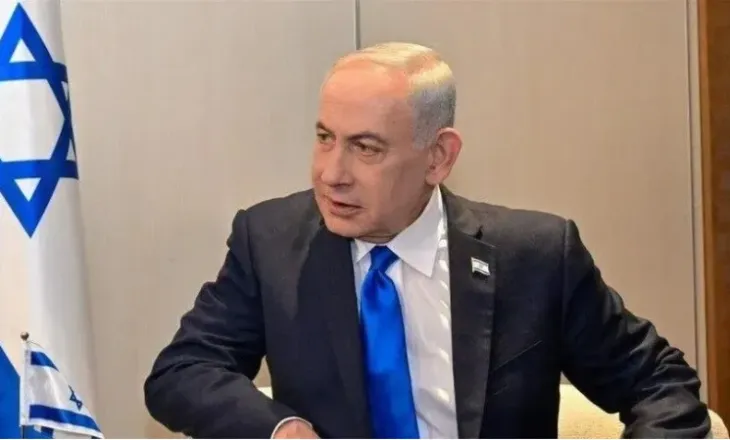 Kryeministri izraelit Netanyahu paraqitet në gjykatë ndërsa rifillon gjyqi për korrupsion