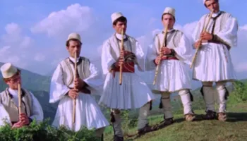 “Ku burojnë meloditë”, dokumentar i vitit 1980, dëshmi e muzikës tradicionale shqiptare, digjitalizohet dhe një…