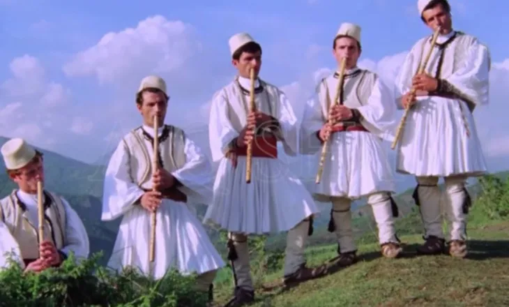 “Ku burojnë meloditë”, dokumentar i vitit 1980, dëshmi e muzikës tradicionale shqiptare, digjitalizohet dhe një…