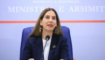 Kumbaro paralajmëron ndryshime në arsimin e lartë, nis rishikimi i ligjit të vitit 2015