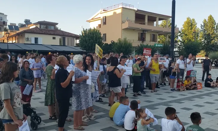 Kundër Reformës Territoriale! Qytetarët e Dimalit në protestë, firmosin peticion kundër shkrirjes së Bashkisë