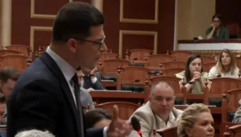‘Kur kthen shpinën edhe ata të tutë thonë kështu e ka pleqëria’, Vëngu për Berishën: Çfarë t’i them një njeriu që…
