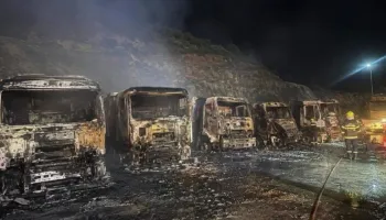 Kurbin/ Shkrumbohen pesë kamionë në një gurore në Shpërdhet, zjarri dyshohet i qëllimshëm
