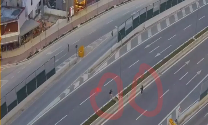 Kursejnë kohën, rrezikojnë jetën, këmbësorët kalojnë mbi barrierat e autostradës, nisin gjobat