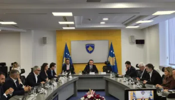 Kurti kundër rikthimit të gjyqtarëve e prokurorëve serbë: Largimi i tyre ishte akt politik!