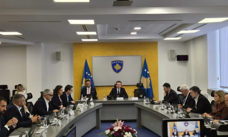 Kurti kundër rikthimit të gjyqtarëve e prokurorëve serbë: Largimi i tyre ishte akt politik!
