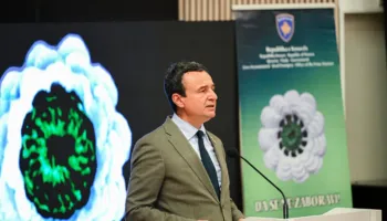 Kurti: Mohimi i gjenocidit në Srebrenicë rrezikon paqen dhe drejtësinë