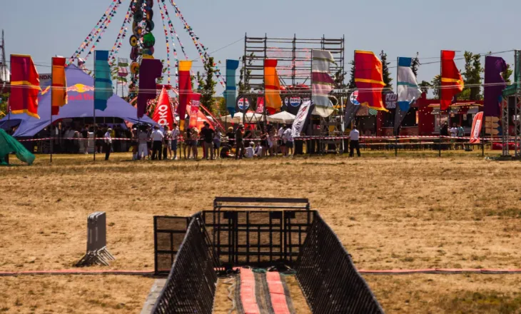 Kurti uron pjesëmarrësit e Sunny Hill Festival: Shijoni gjithçka që Prishtina dhe Kosova kanë për të ofruar