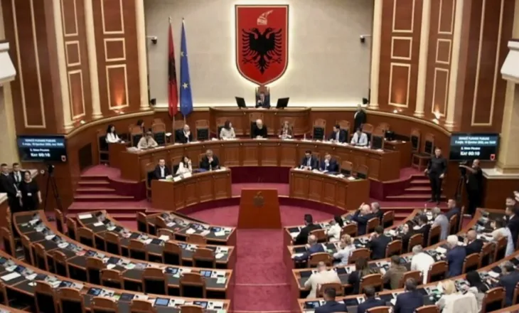 Kuvendi në seancë plenare, prezantohet rendi i ditës, bojkoton opozita