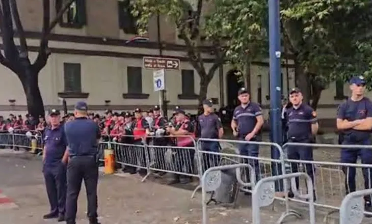 Kuvendi rrethohet me gardh metalik dhe forca policie