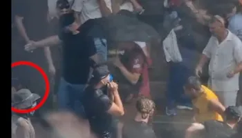 Lamallari nxjerr videon: Qëllimet ogurzeza t’i harroni! Ja si protestuesit plagosin njëri-tjetrin