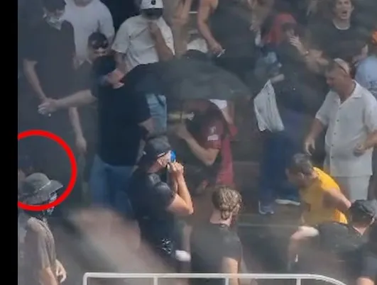 Lamallari nxjerr videon: Qëllimet ogurzeza t’i harroni! Ja si protestuesit plagosin njëri-tjetrin