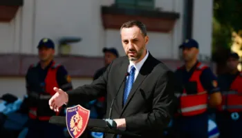 Lamallari-Policisë së Shtetit: Uniforma që mbani kërkon vetëpërmbajtje, ne mbështesim punën tuaj!