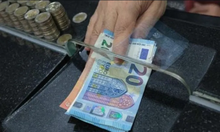 ‘Lamtumirë’ lekëve?/ Shqipëria bëhet gati për euron si paranë kombëtare