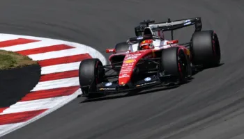 Leclerc triumfon në Silverstone, gafa e Ferrari i jep vendin e dytë Russell në dëm të Hamilton, 0 pikë për Max e Kimi