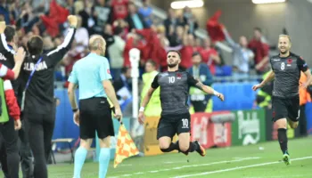 “Legjendat Flasin” / Armando Sadiku rrëfen rrugëtimin e një karriere historike me fanellën kuqezi