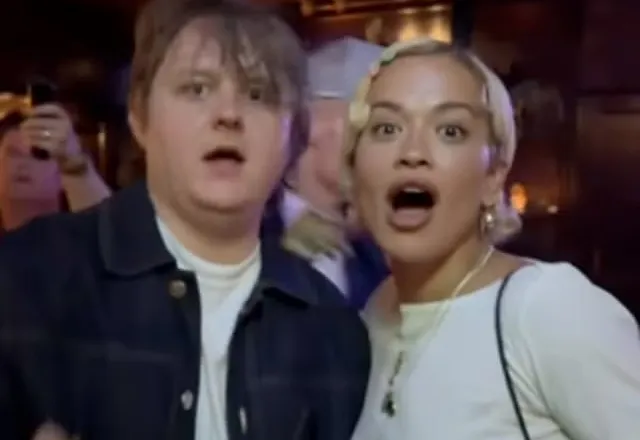 Lewis Capaldi paguan pije për të gjithë lokalin pas fitores së Anglisë ndaj Meksikës