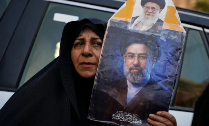Lideri Suprem i Iranit: Hakmarrja për Ali Khamenein është e pashmangshme