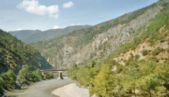 Lumi i Tiranës dhe Ishmi të ndotura me fekale,  basenet Ishëm-Erzen dhe Seman në ‘Gjendje e keqe’