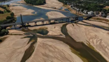 Lumi më i madh i Francës kthehet në “shkretëtirë”, thatësira ekstreme zhduk ujërat në Loire