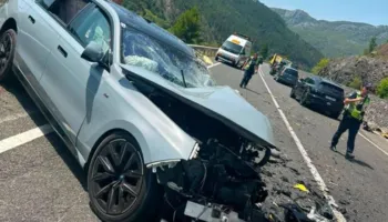 Makina përplaset me kamionin në Rrugën e Kombit, plagosen 4 qytetarë nga Kosova