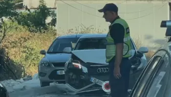 Makinat përplasen kokë më kokë në aksin Fier-Patos, një i plagosur