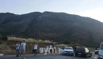 Makinat përplasen ‘kokë më kokë’/ Tjetër aksident në aksin Tepelenë-Gjirokastër