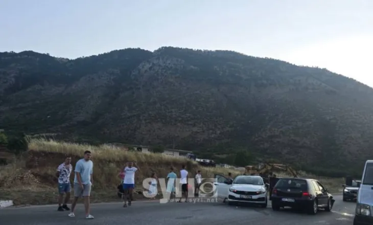 Makinat përplasen ‘kokë më kokë’/ Tjetër aksident në aksin Tepelenë-Gjirokastër