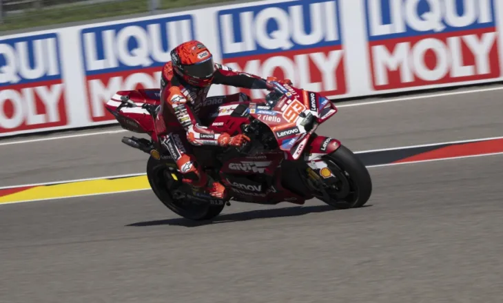 Marc Marquez triumfon në garën e zhvilluar në Gjermani dhe hyn në garë për titullin kampion