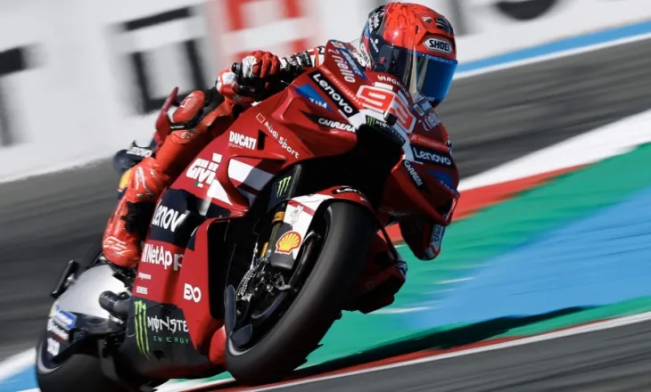 Marc Marquez triumfon në garën sprint në Sachsenring, mposht të vëllanë Alex dhe Giannantonio