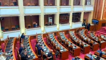 Marrëveshja me SHBA, Kuvendi mblidhet sërish dhe nis diskutimet pa praninë e medias, PD mungon
