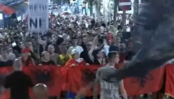 Marshimi ndalet para Kuvendit, protestuesit: Parlament i krimit!