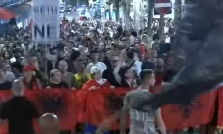 Marshimi ndalet para Kuvendit, protestuesit: Parlament i krimit!