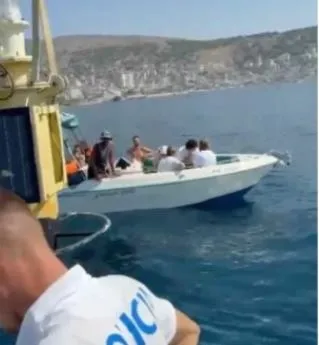 Masat gjatë sezonit veror/ Policia Kufitare aksion në Sarandë, 20 gjoba për mjetet lundruese turistike
