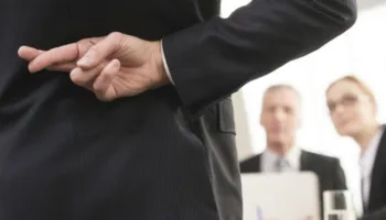 Mashtrimi në punë nuk lidhet vetëm me karakterin, por edhe me rrethanat