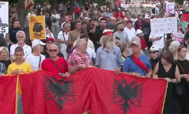 Mbahet sot protesta e 60 kundër klasës politike, qytetarët marshojnë drejt Kryeministrisë