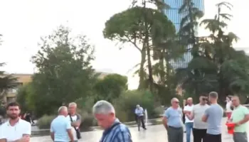 Mbahet sot protesta e 60-të kundër Ramës, nis grumbullimi i qytetarëve në sheshin ‘Skënderbej’
