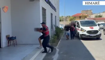 Mbajtën peng dhe kërcënuan një 70-vjeçar në shtëpinë e tij për ta grabitur, arrestohen 3 persona në Himarë