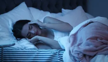 Mbani ndezur një dritë gjumi në dhomën e fjetjes? Jeni duke bërë një gabim të madh